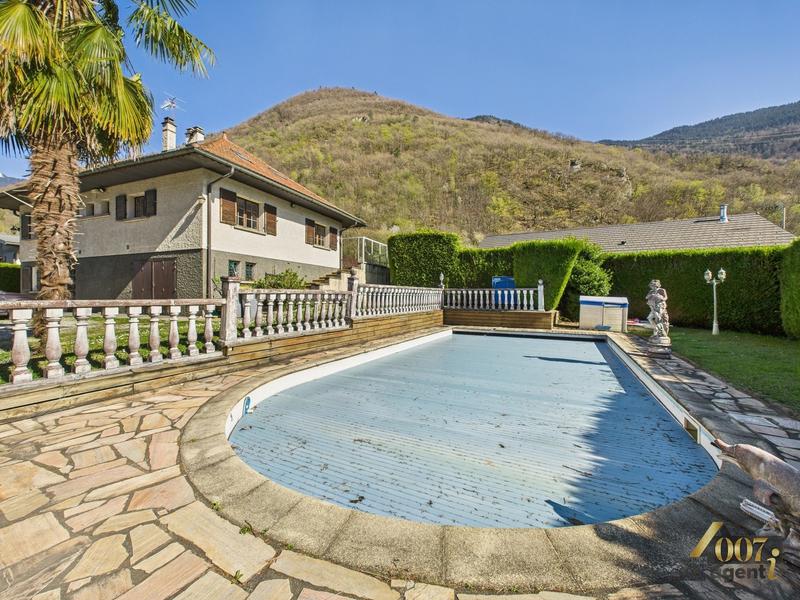 Maison - 224 m² - 7 pièces