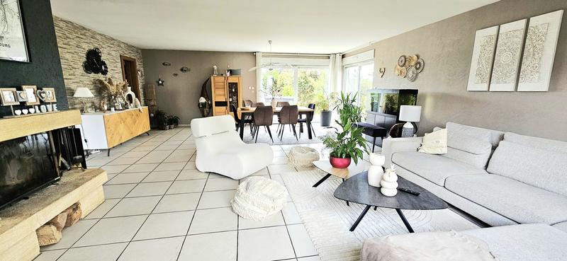 Maison - 211 m² - 8 pièces