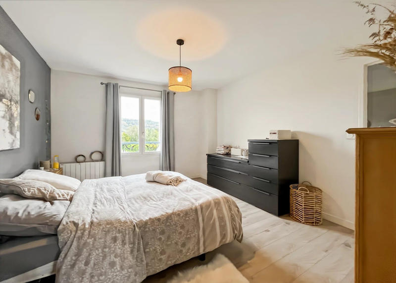 Maison traditionnelle - 147 m² - 6 pièces