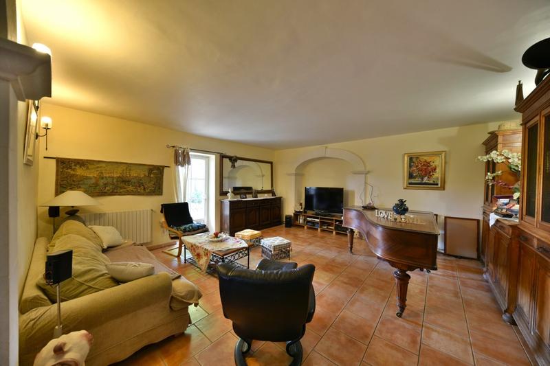 Maison - 450 m² - 12 pièces