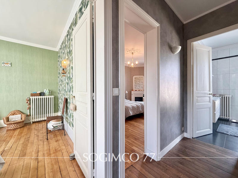 Maison - 201 m² - 9 pièces