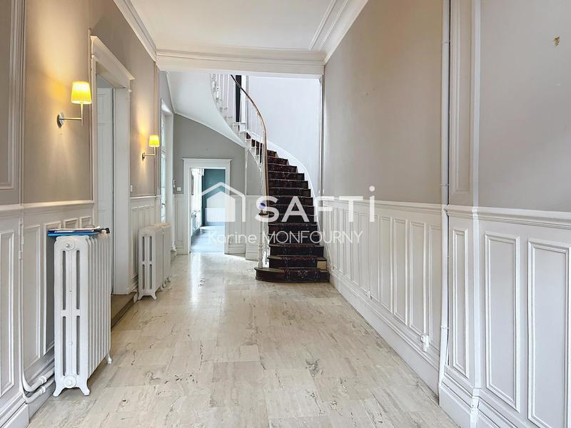 Maison - 330 m² - 8 pièces