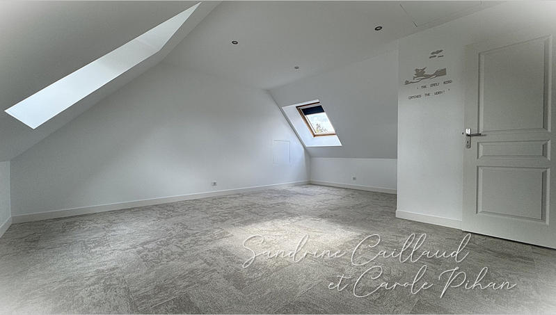 Maison - 243 m² - 10 pièces