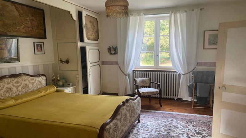 Propriété - 240 m² - 11 pièces