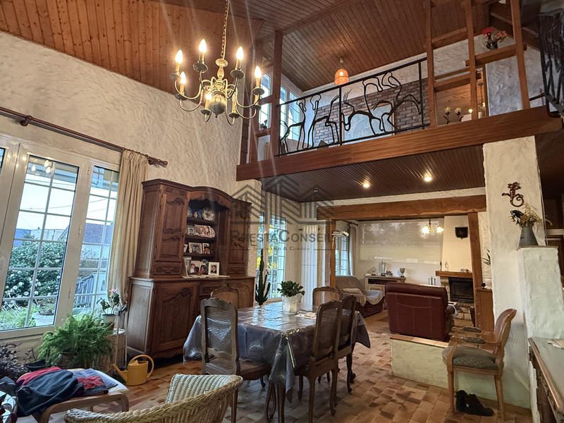 Maison - 210 m² - 5 pièces