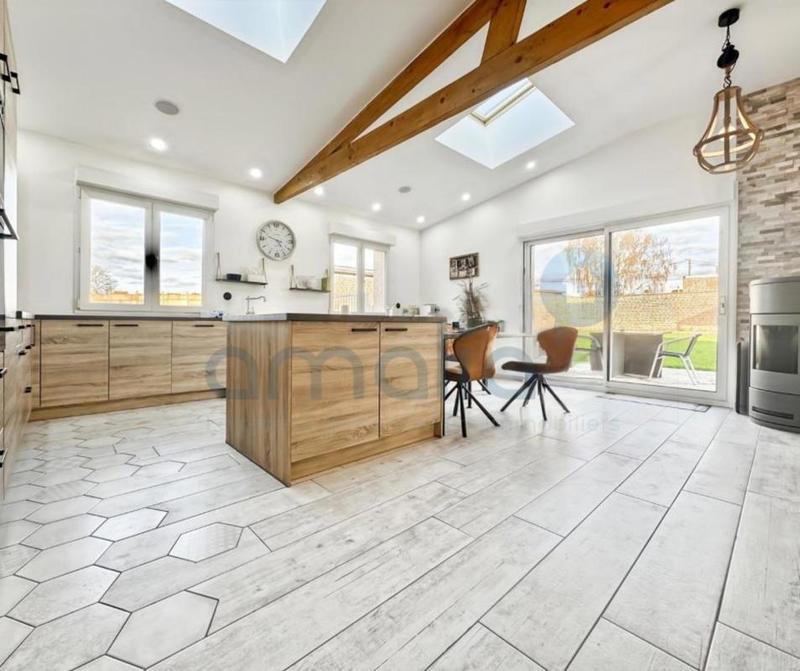 Maison - 245 m² - 8 pièces