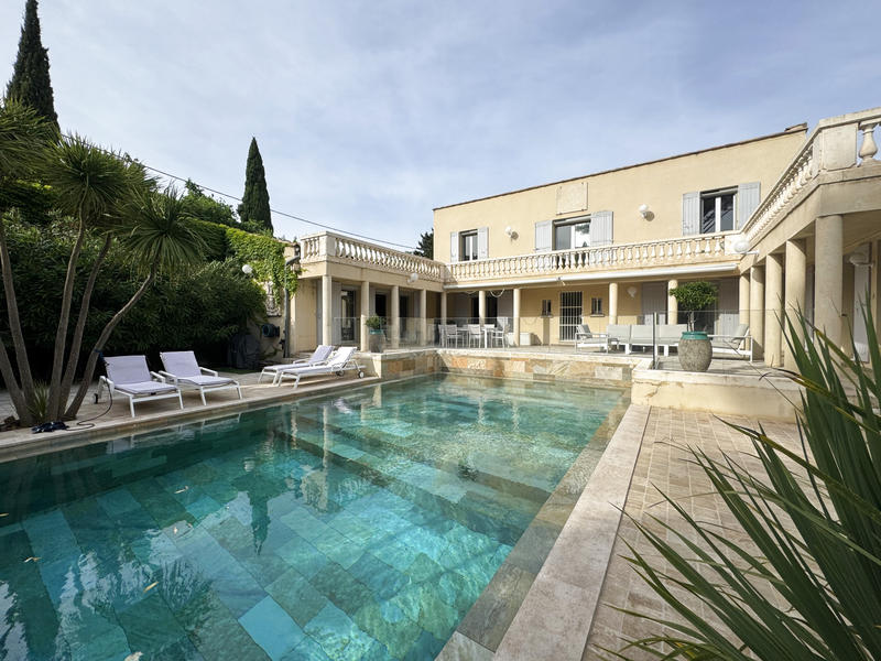 Maison - 404 m² - 8 pièces