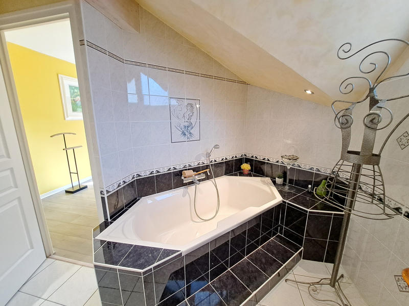 Appartement - 203 m² - 6 pièces