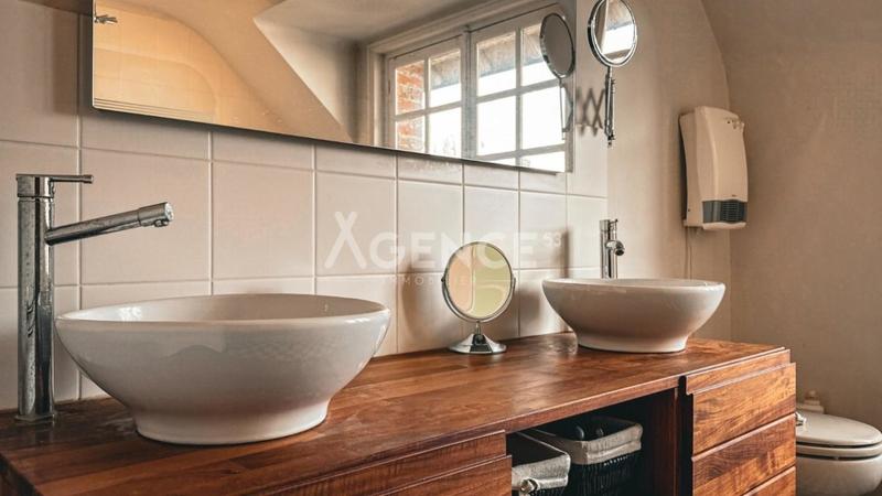 Maison bourgeoise - 352 m² - 9 pièces