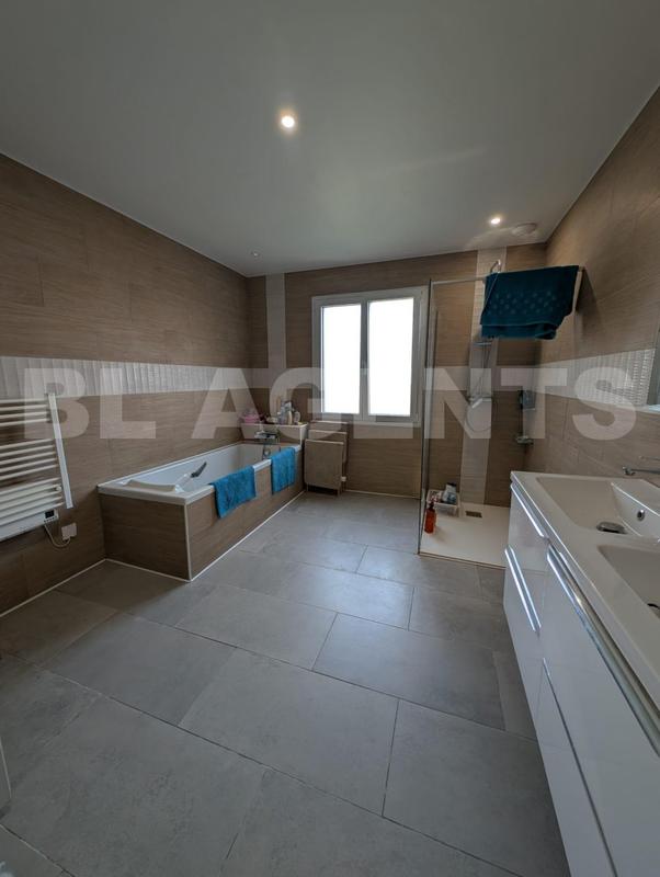 Maison - 157 m² - 7 pièces