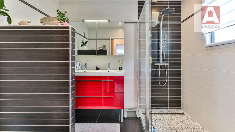 Maison - 187 m² - 6 pièces