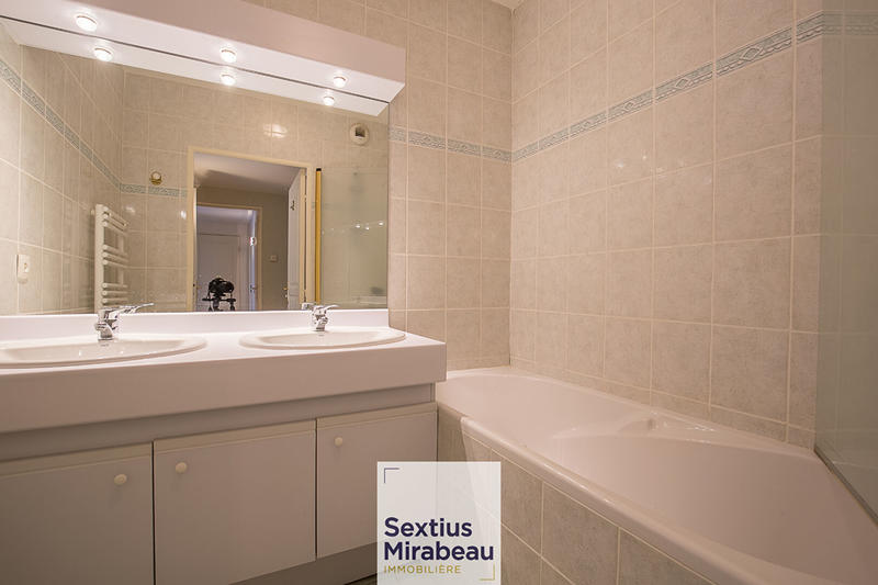 Appartement - 90 m² - 4 pièces