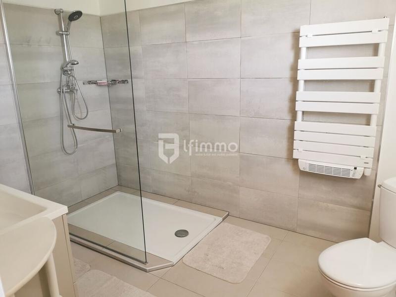 Maison - 225 m² - 11 pièces