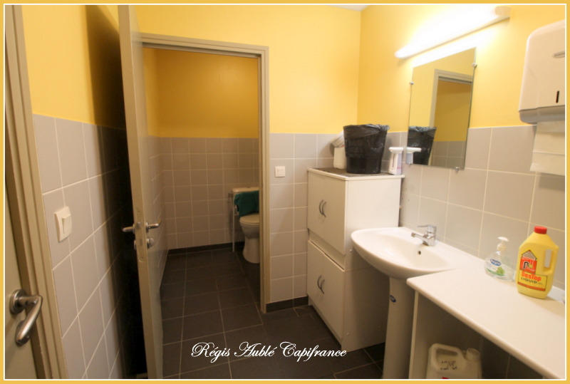 Entrepôt - 866 m² - 12 pièces