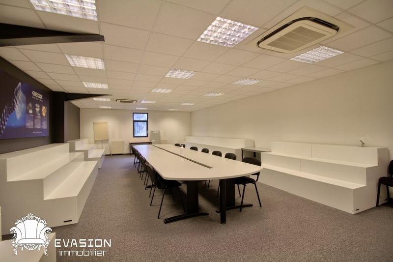 Bureau - 240 m²