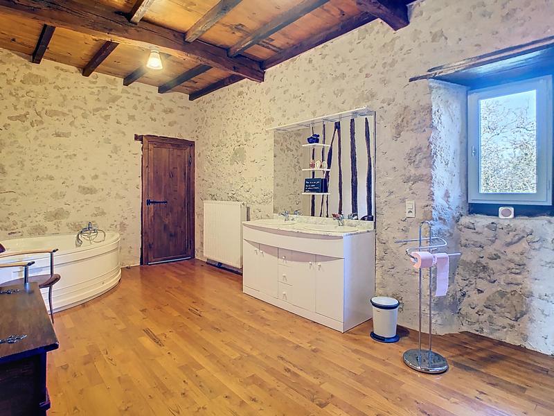 Propriété - 377 m² - 11 pièces