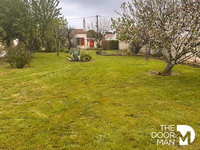 Terrain constructible - 1 024 m²