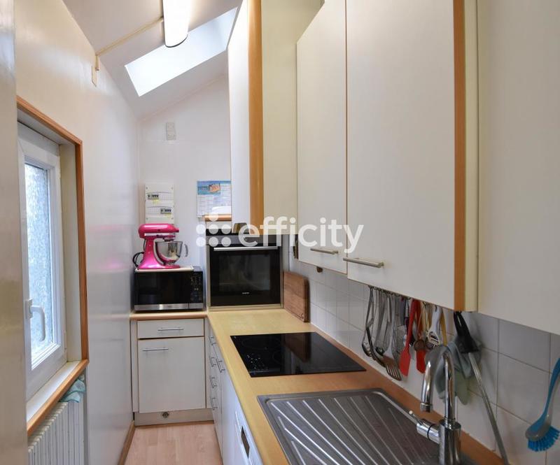 Maison - 211 m² - 11 pièces