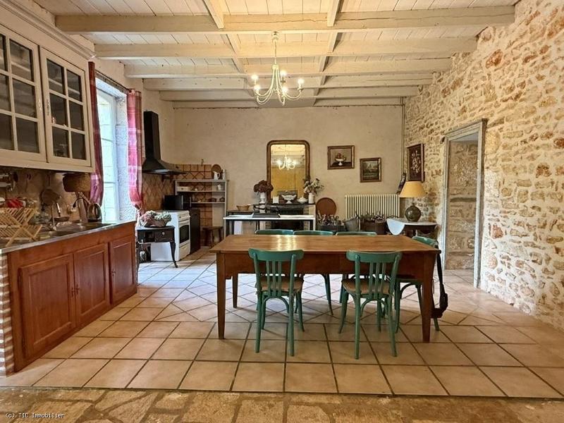 Maison - 230 m² - 8 pièces