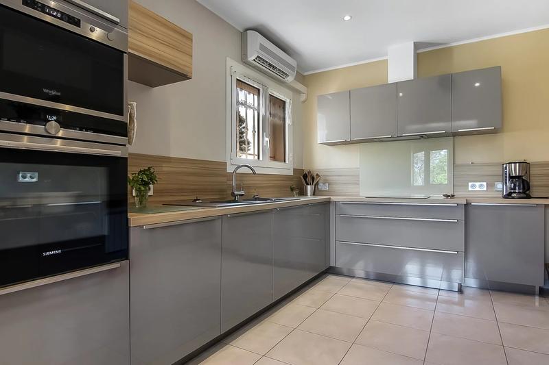 Maison - 238 m² - 9 pièces