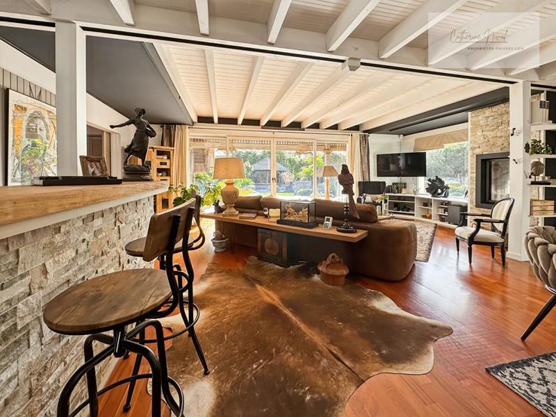 Maison - 217 m² - 7 pièces