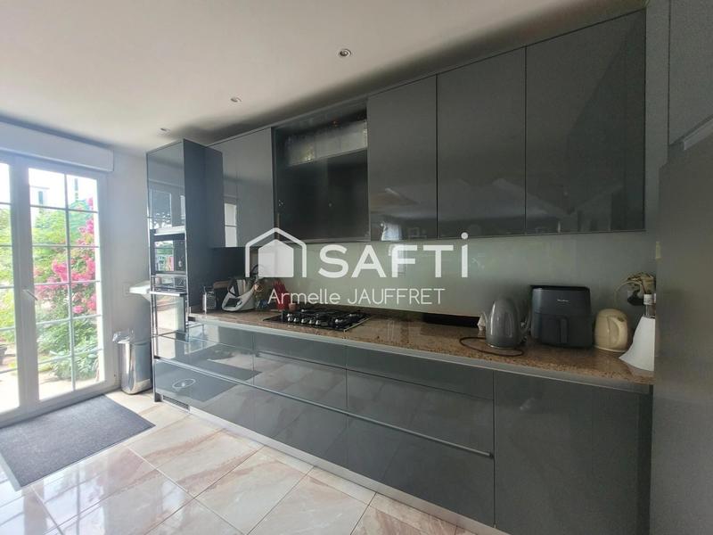 Maison - 158 m² - 6 pièces