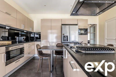 Maison contemporaine - 733 m² - 15 pièces