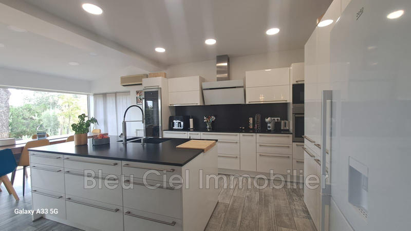 Propriété - 300 m² - 7 pièces