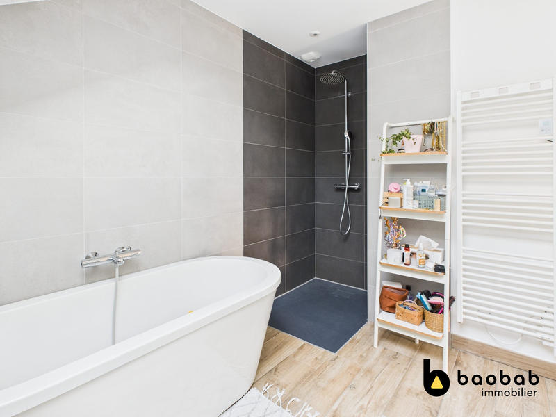 Maison - 122 m² - 4 pièces