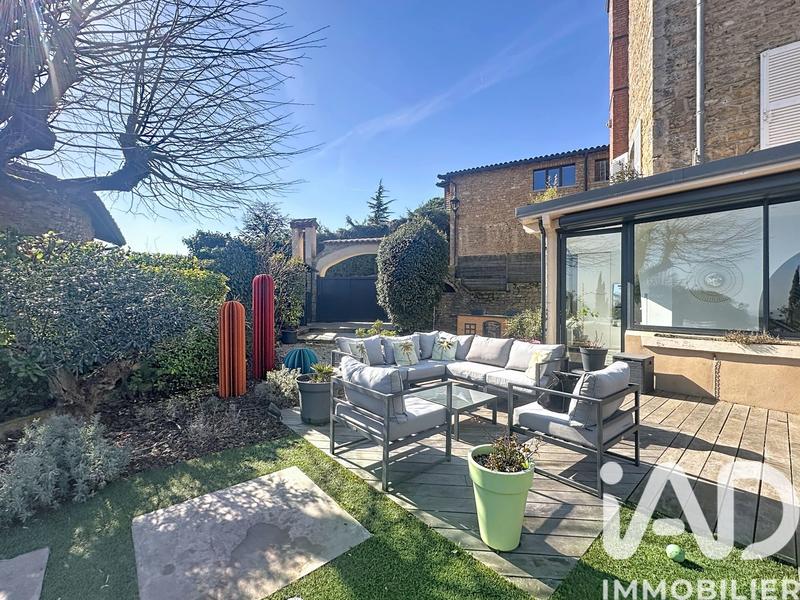 Maison - 247 m² - 9 pièces