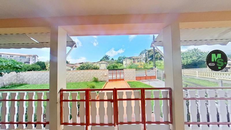 Maison - 216 m² - 7 pièces