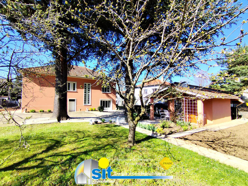 Maison - 201 m² - 6 pièces