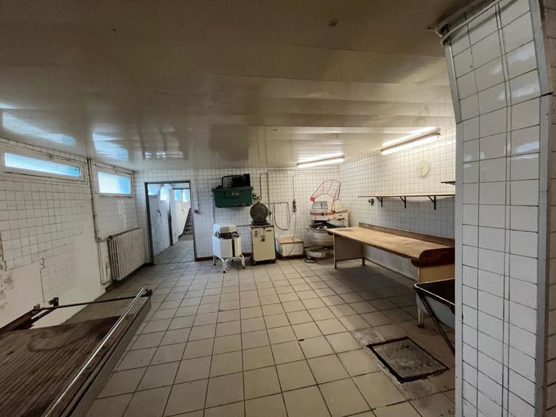 Maison - 640 m² - 10 pièces