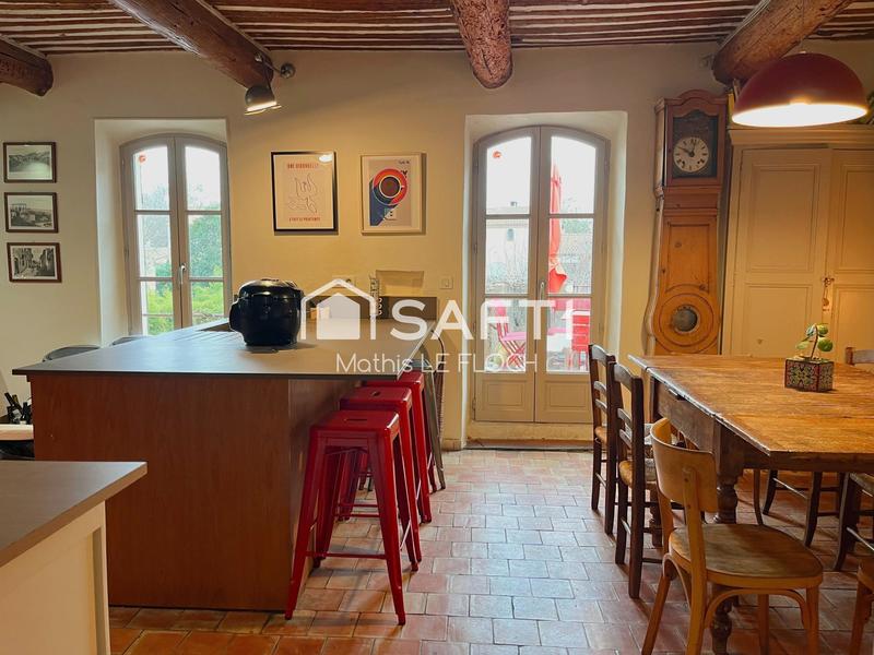 Maison - 220 m² - 6 pièces