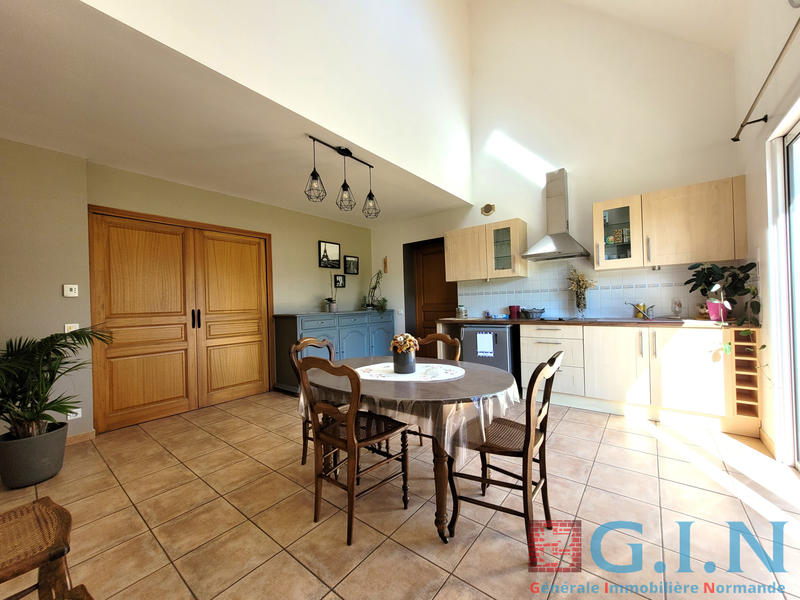 Maison - 215 m² - 9 pièces