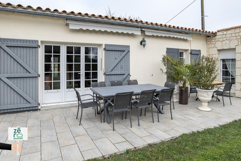 Maison - 240 m² - 10 pièces