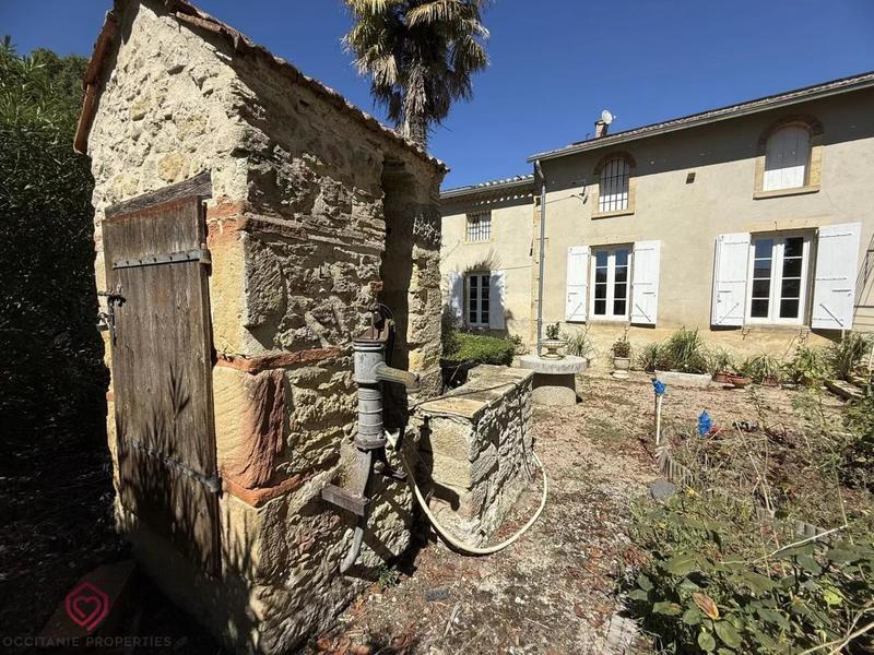 Maison - 295 m² - 9 pièces