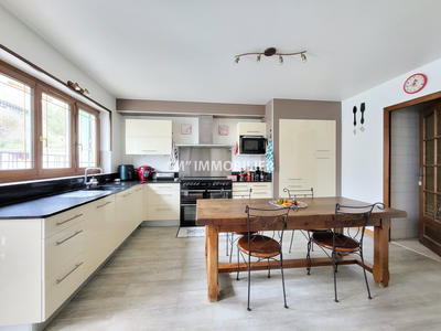 Maison - 93 m² - 4 pièces