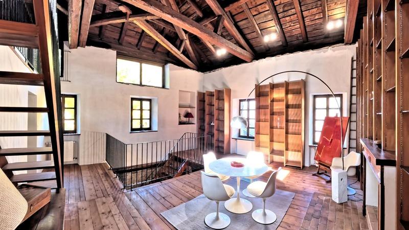 Maison - 596 m² - 8 pièces