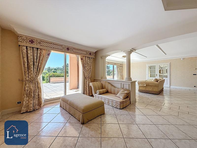 Appartement - 349 m² - 6 pièces