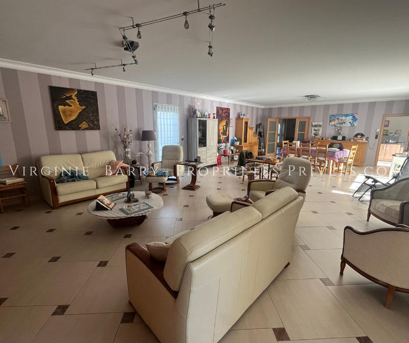 Maison - 300 m² - 7 pièces