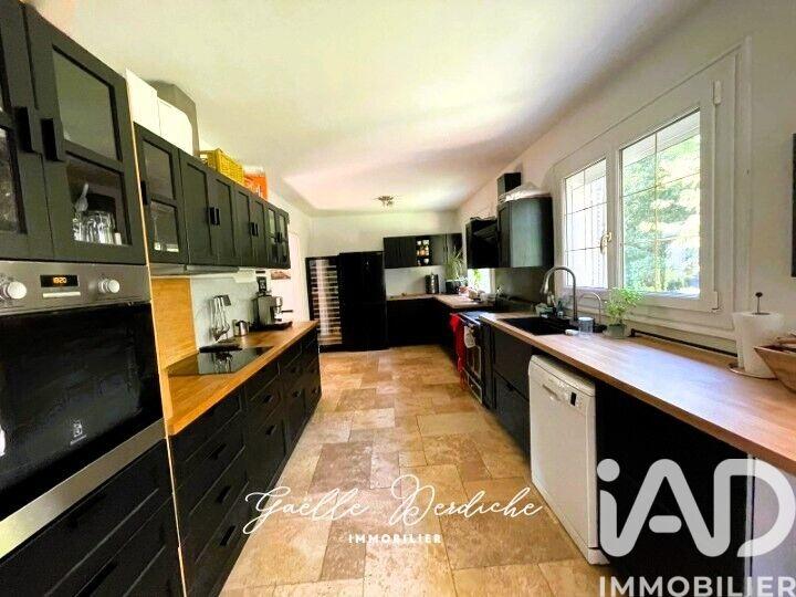 Maison - 210 m² - 6 pièces