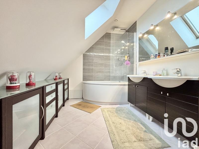 Maison - 138 m² - 7 pièces