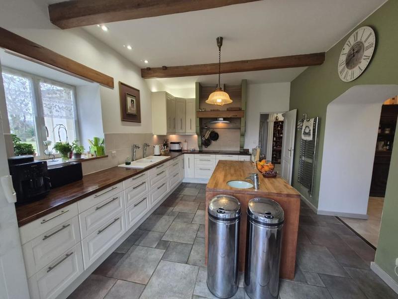 Maison - 206 m² - 6 pièces