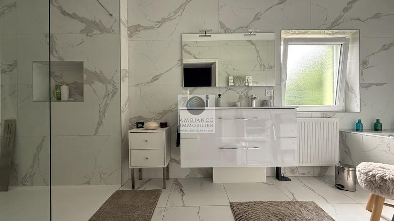 Maison - 174 m² - 9 pièces