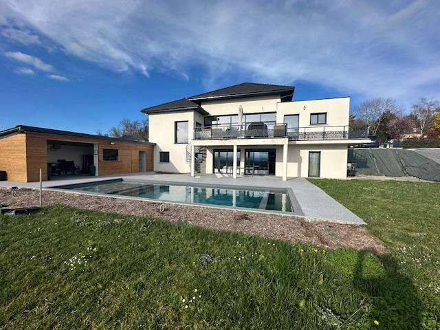 Maison - 258 m² - 6 pièces