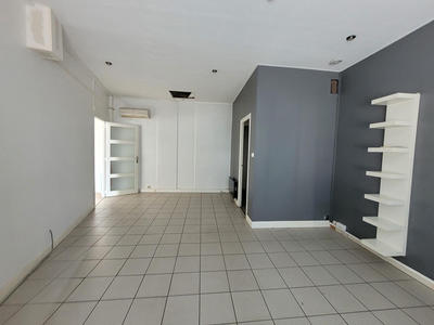 Local commercial - 101 m² - 3 pièces
