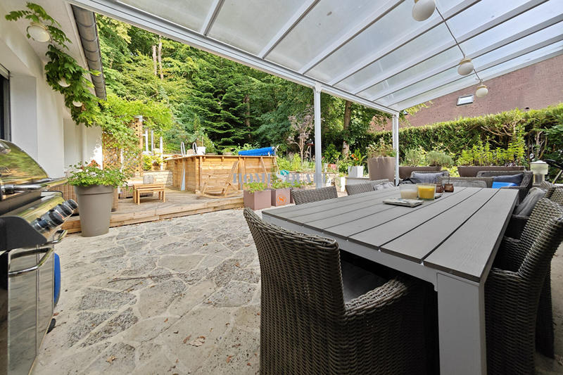 Maison - 300 m² - 8 pièces