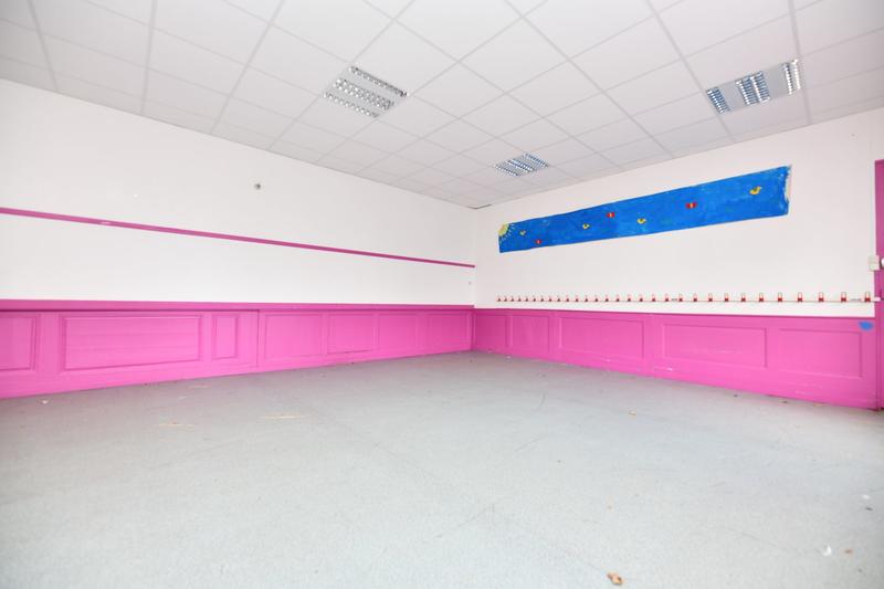 Maison - 1 100 m² - 30 pièces