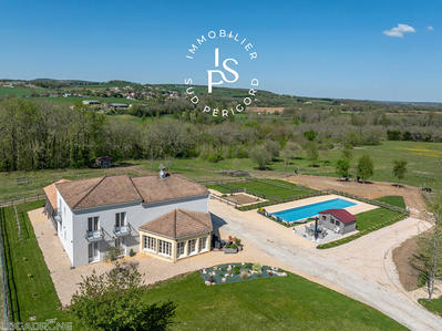 Maison - 245 m² - 7 pièces